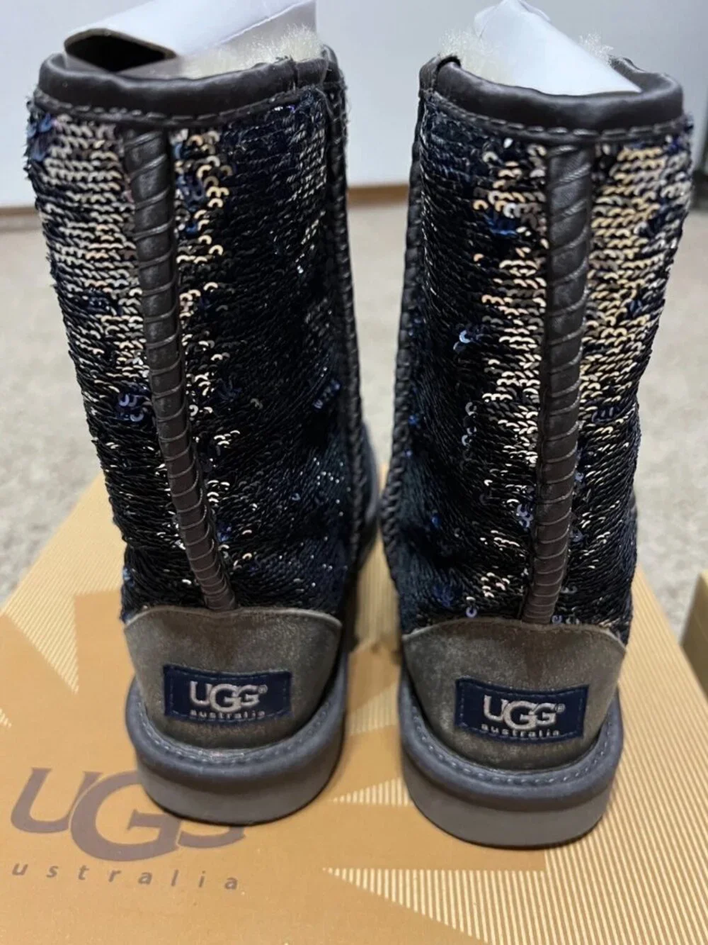 UGG Classic Short Sparkles in Navy size 7